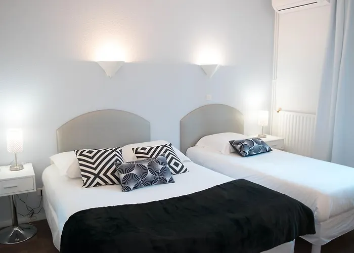 Le Pavillon De Aubin Hotel 3*